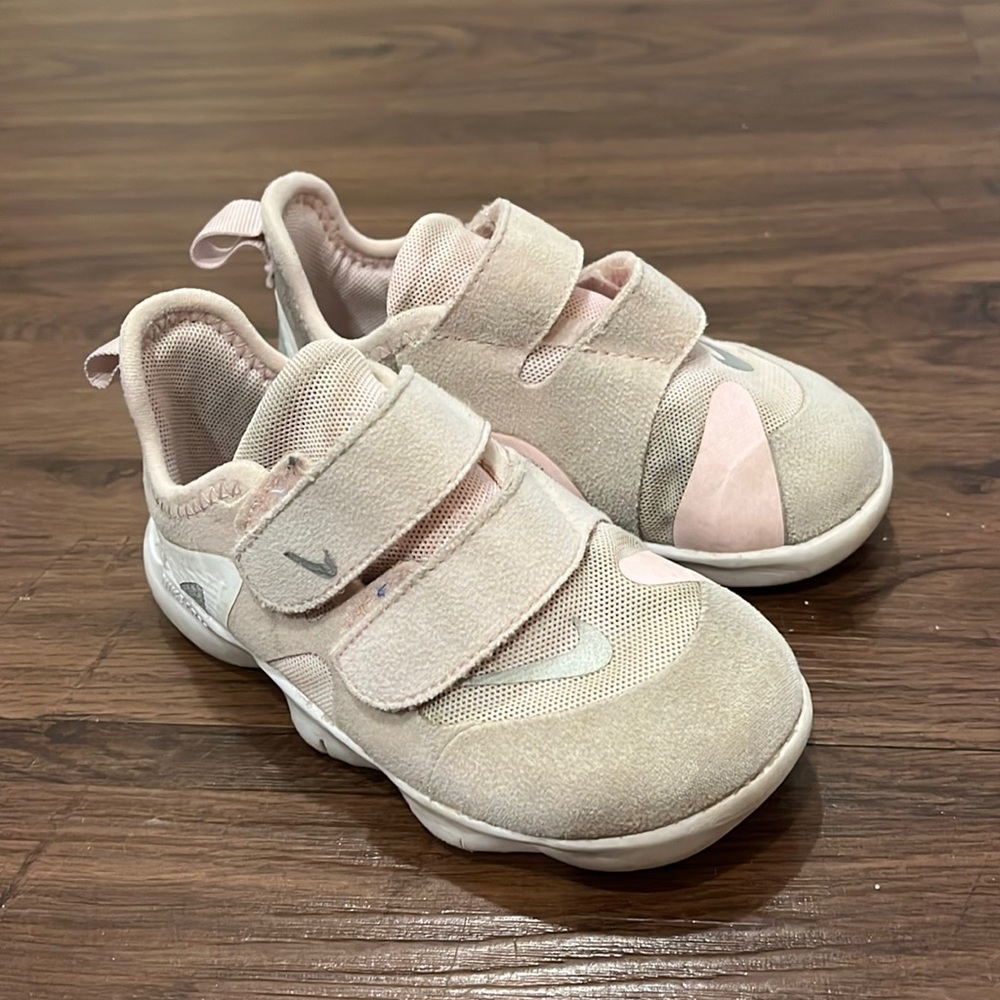 Nike free run toddler 8 shoes pink
